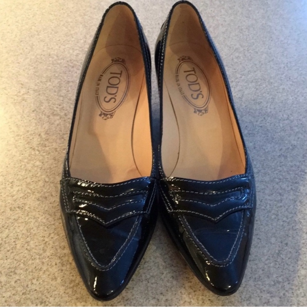 Tod's Black kitten Heels with Elegant patent leather Design
Great condition